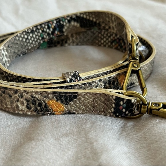 Madewell snake print pouch, bag strap and matching keychain. - Picture 6 of 7